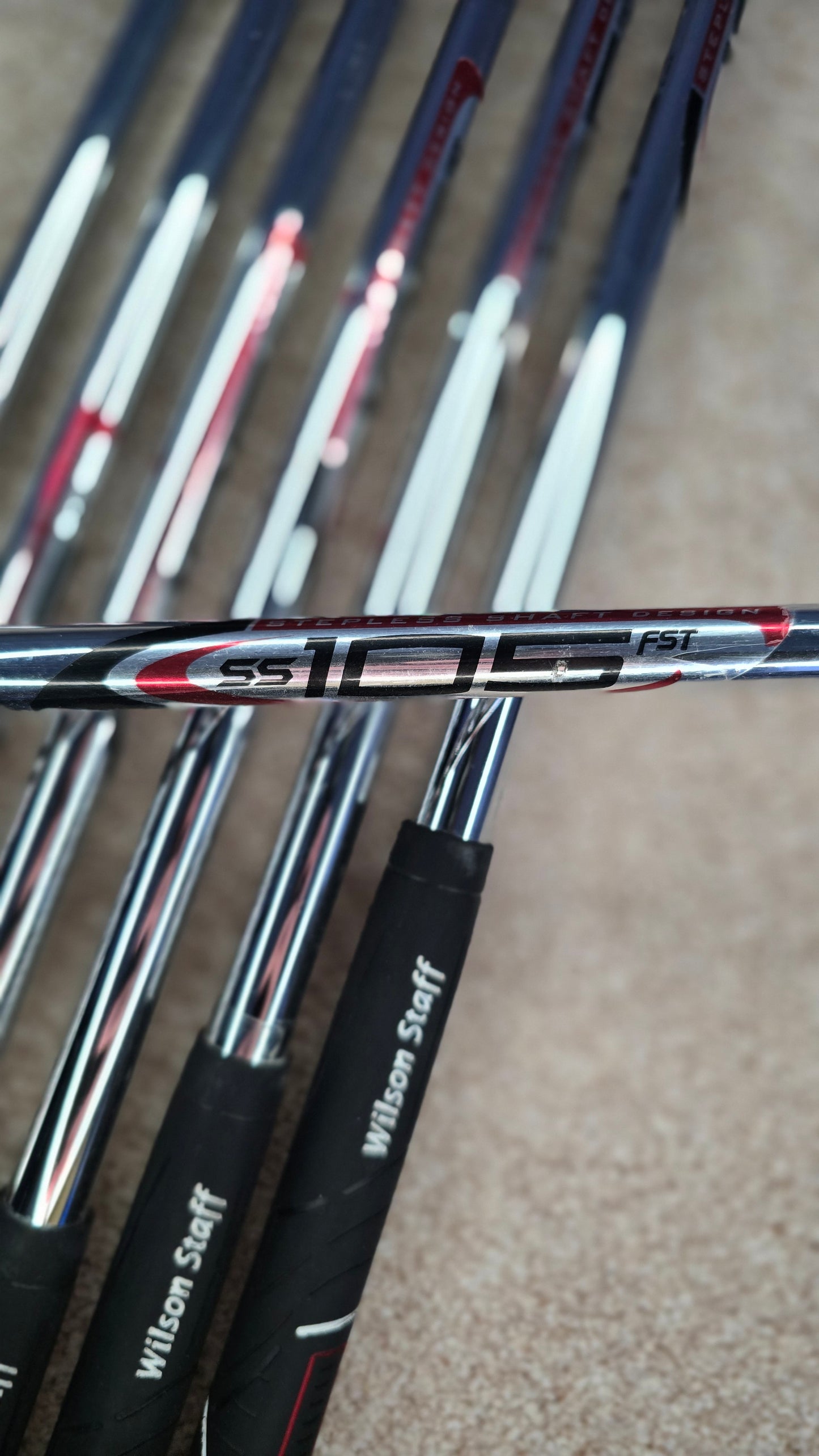 Wilson Ci-9 Men's Right Hand Irons / 4 to Pw / SS 105 FST Regular Flex