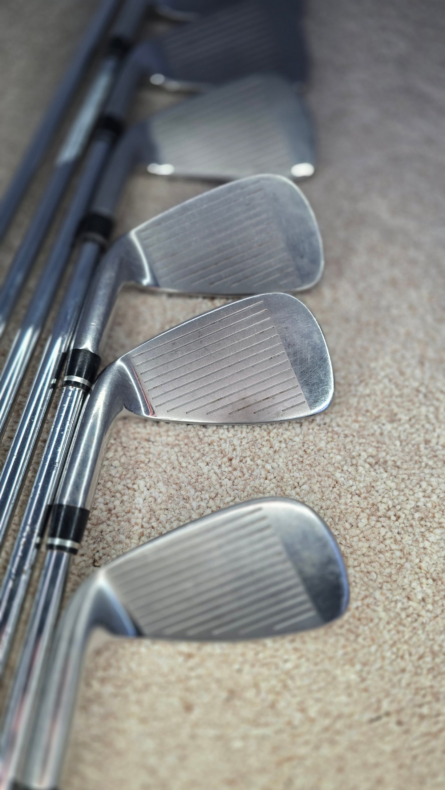 Wilson Ci-9 Men's Right Hand Irons / 4 to Pw / SS 105 FST Regular Flex